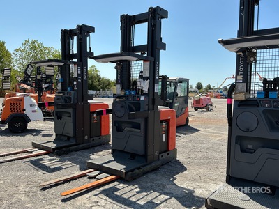 Toyota 3000 lb Elektrogabelstapler