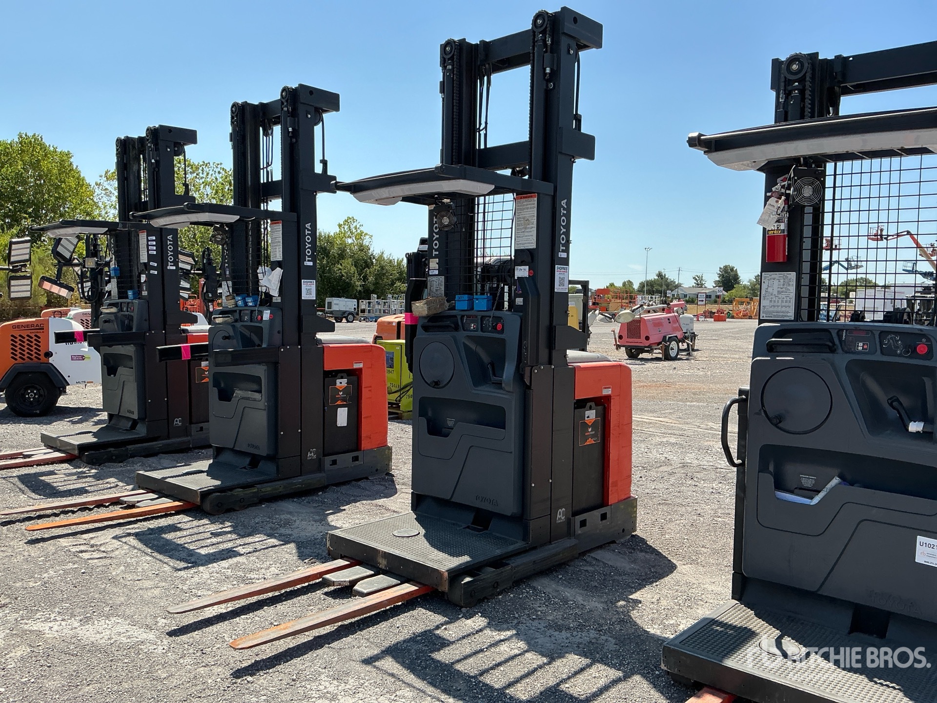 Toyota 8BPU15 3000 lb Order Picker