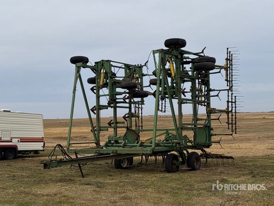 John Deere 1650 49 ft Cultivator