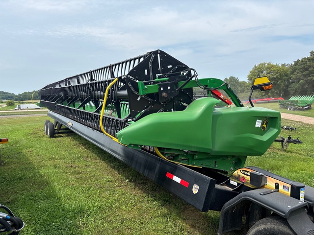 2021 John Deere RD40F 40 ft Draper Combine Header 2021 John Deere RD40F 40 ft Draper Combine Header