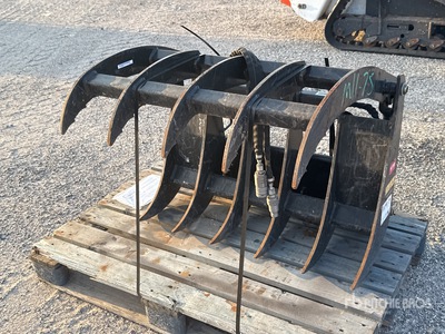 Toro 22577 33 in Skid Steer Grapple
