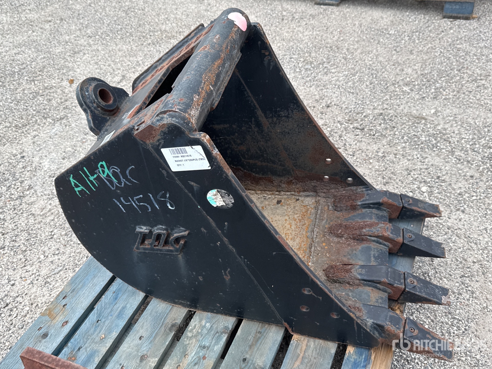 2020 Takeuchi 18 in Digging Excavator Bucket - Fits Takeuchi TB250