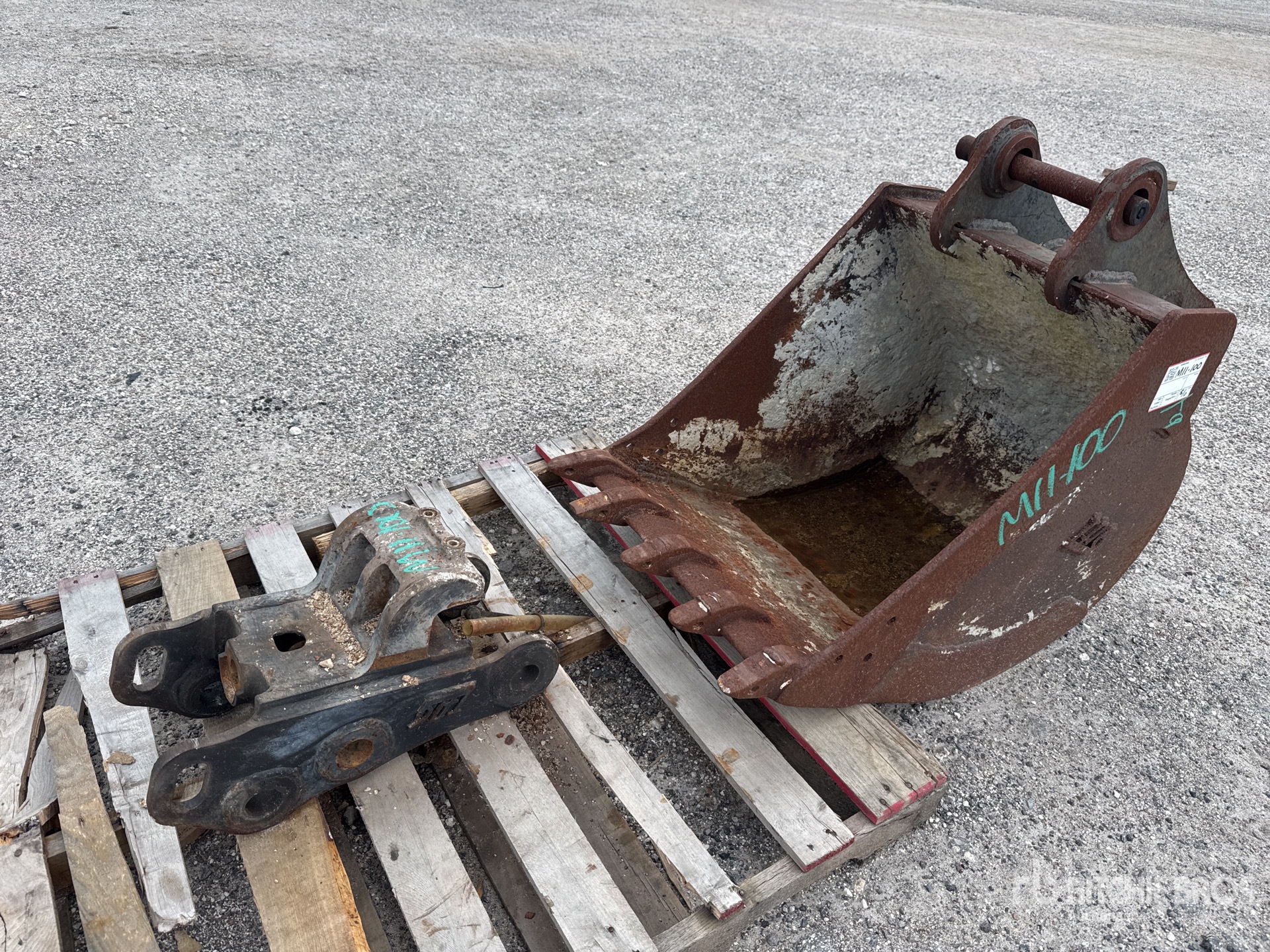 2022 Takeuchi 24 in Digging Excavator Bucket - Fits Takeuchi TB290