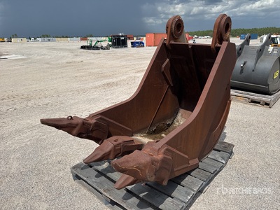 Rockland 39 in Excavator Bucket