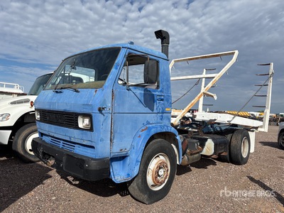 1988 Kenworth K130 4x4 COE Truck Mounted Bale Deck 穀類、サイロ貯蔵トラック (Inoperable)
