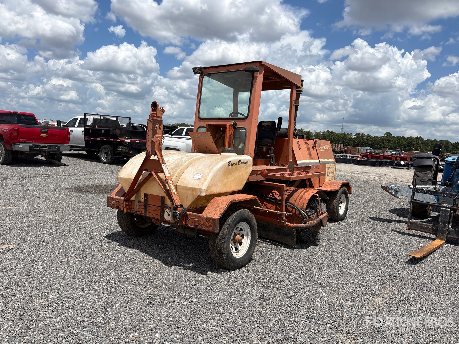 2004 Broce RJ350 Self-Propelled Broom (Inoperable)