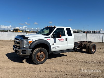 2012 Ford F-550 XLT 4x4 Extended Cab Cabine en chassis