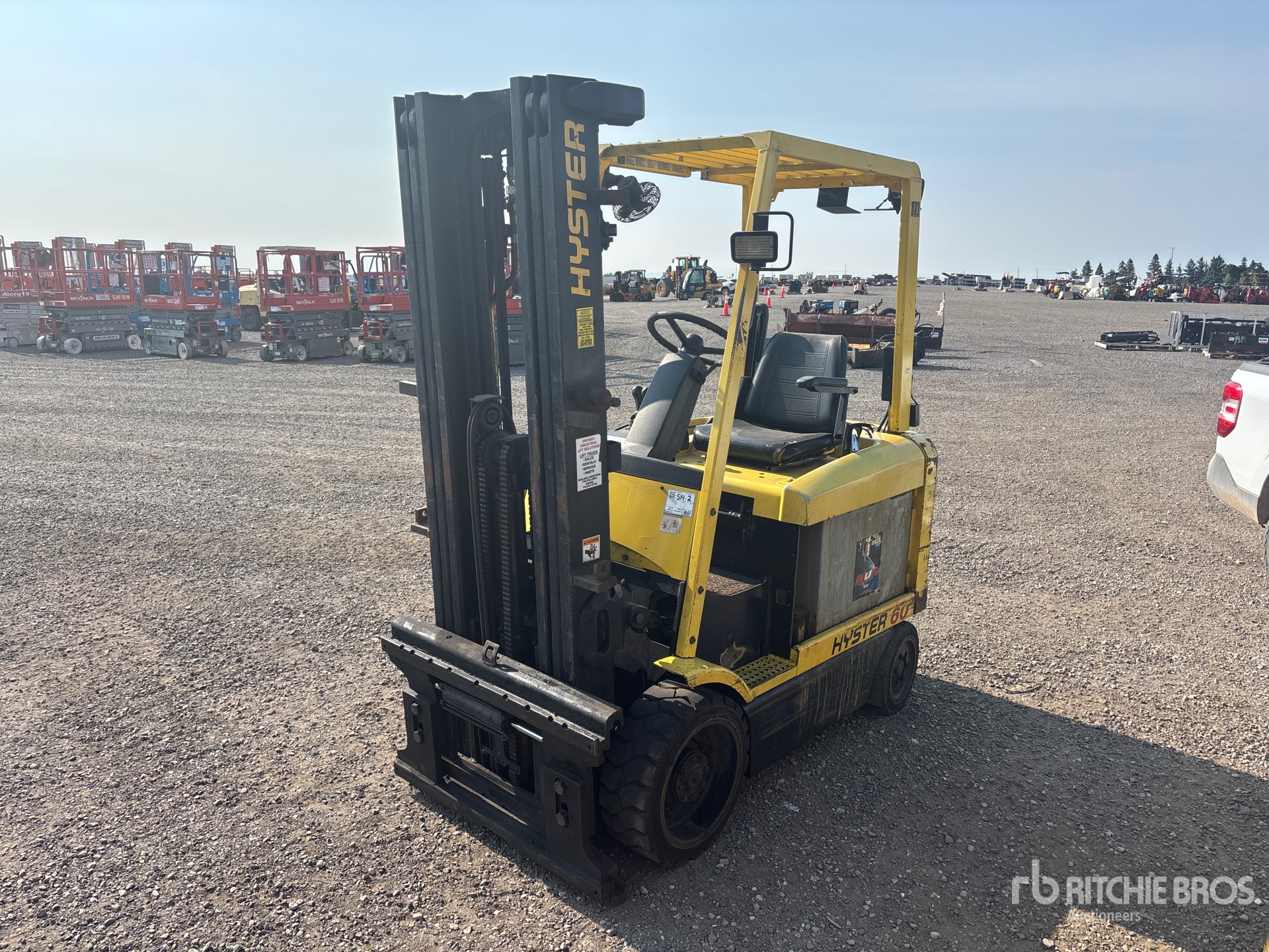 Hyster E60XM-33 5250 lb Electric Forklift