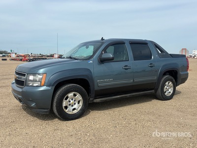 2010 Chevrolet Avalanche LT 4x4 Crew Cab Pickup