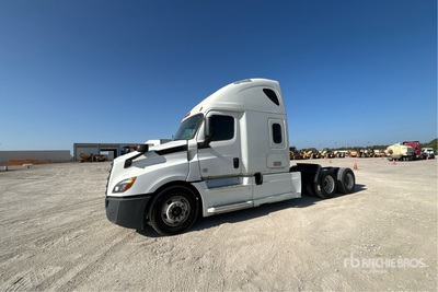 2018 Freightliner Cascadia 126 6x4 T/A Sleeper Truck Tractor