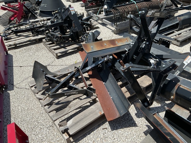 Quantity of (5) Mahindra 3-Point Blades & (1) Mahindra Middle Buster (Unused)