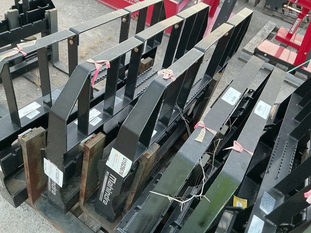 Mahindra PFA4000 48 in Tractor Pallet Forks (Unused)