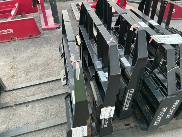 Mahindra PFA4000 48 in Tractor Pallet Forks (Unused)
