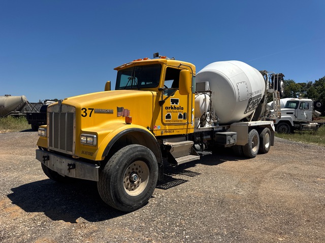 2004 Kenworth W900B 8x4 Mixer Truck