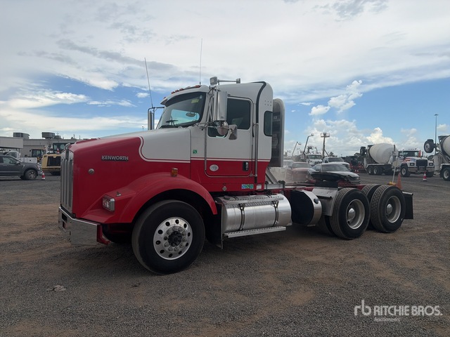 2015 Kenworth T800 6x4 T/A Day Cab Truck Tractor