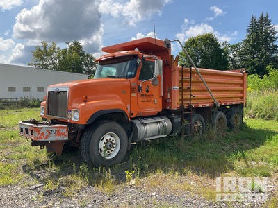2002 International 5600 8x4 Tri/A Dump Truck