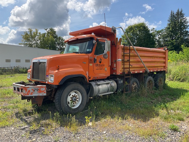 2002 International 5600 8x4 Tri/A Dump Truck