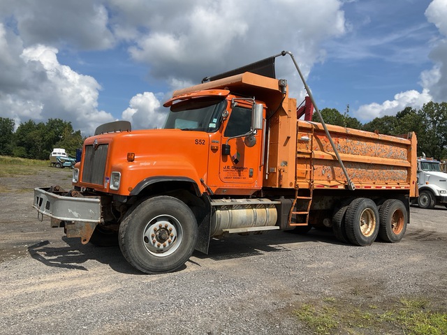2002 International 5600 6x4 T/A Dump Truck