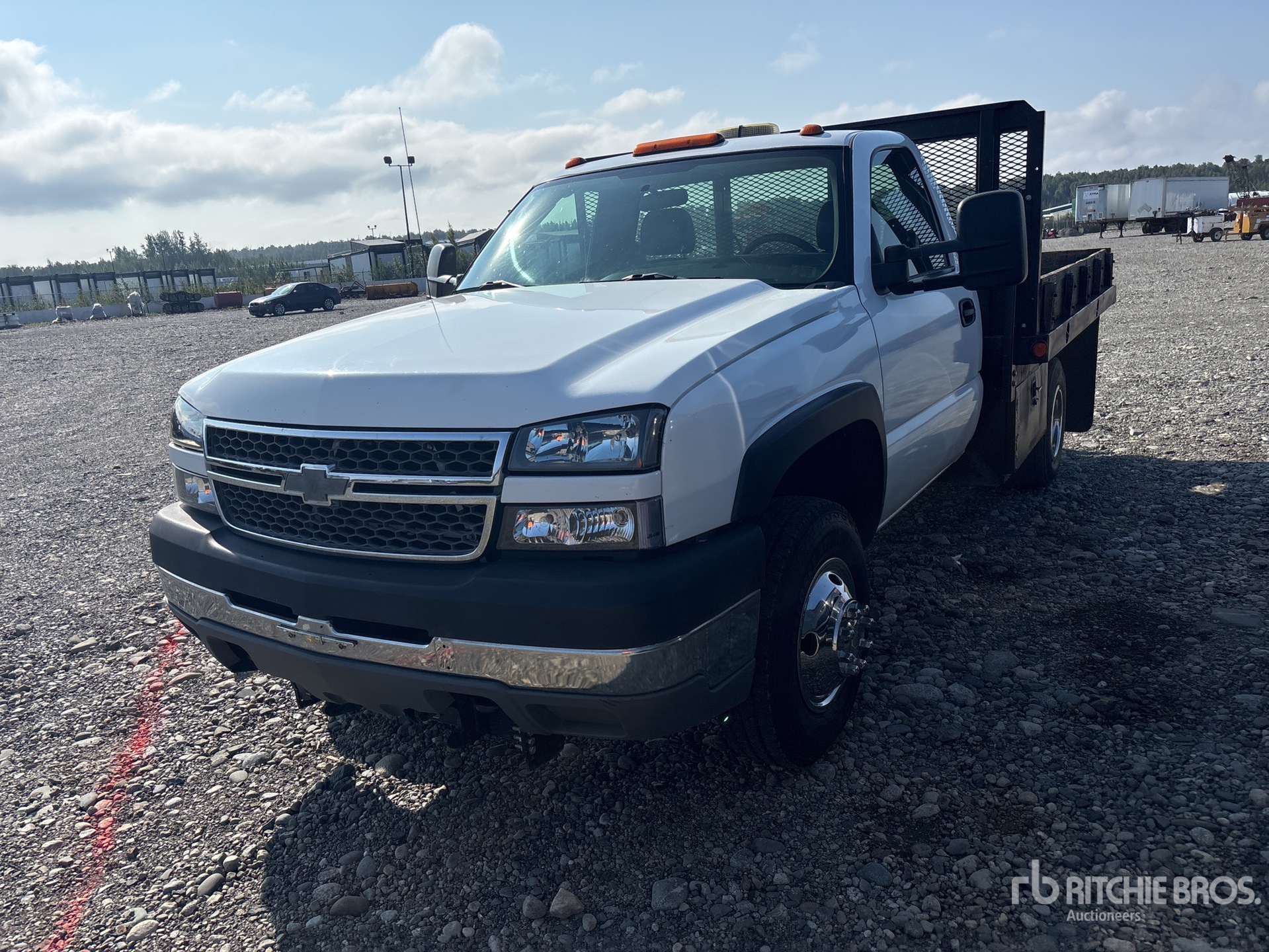 2005 Chevrolet Silverado 3500 4x4 Flatbed Truck