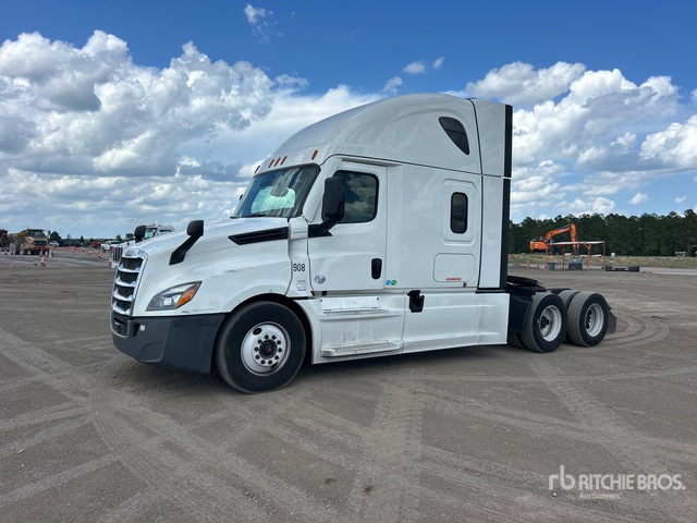 2021 Freightliner Cascadia 126 6x4 T/A Sleeper Truck Tractor