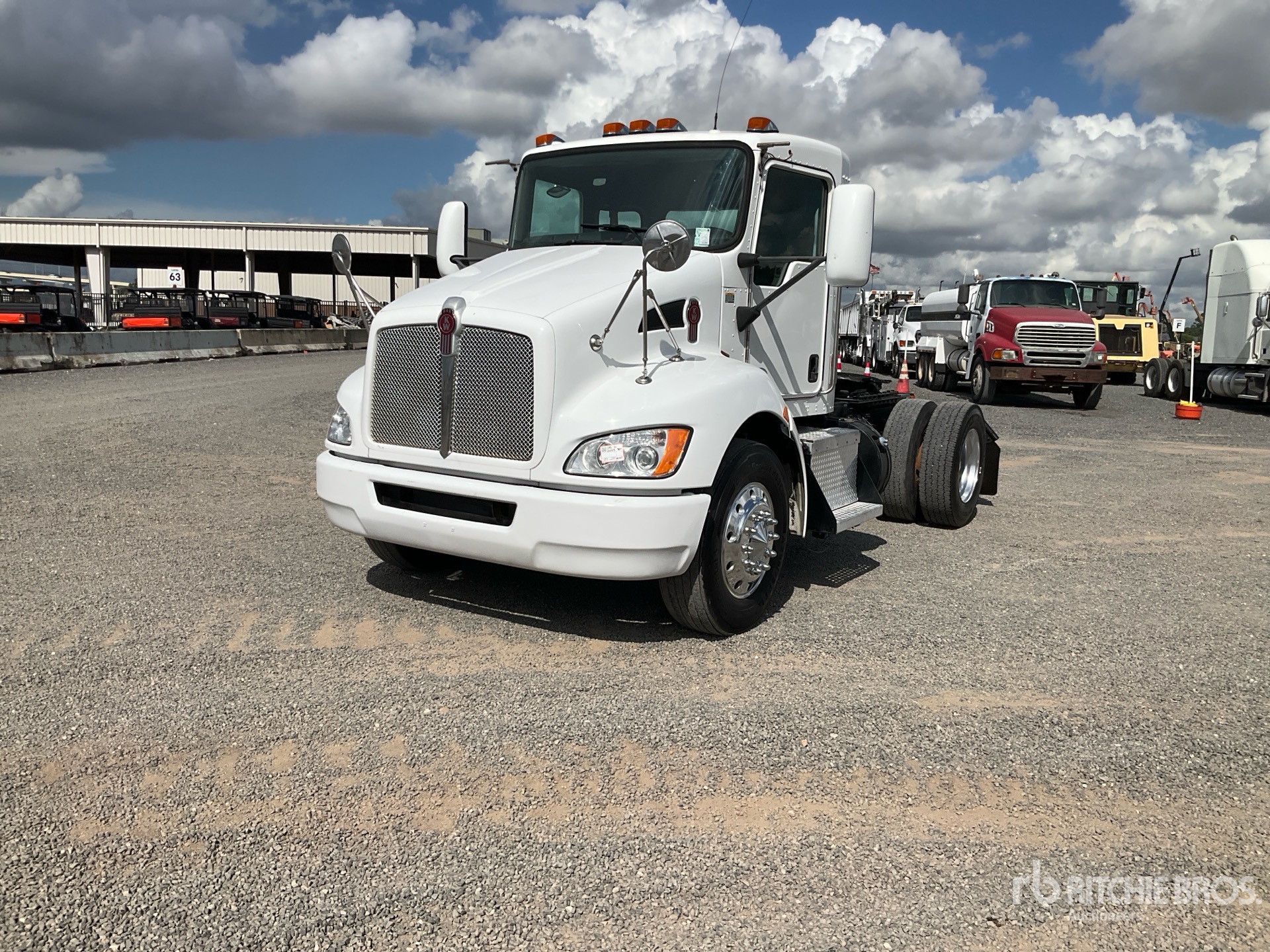 2016 Kenworth T370 4x2 S/A Day Cab Truck Tractor