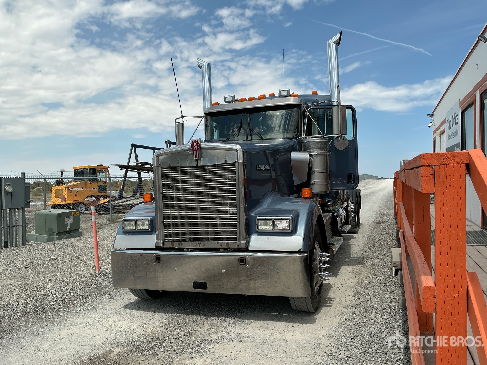 2012 Kenworth W900 Tri/A Day Cab Truck Tractor