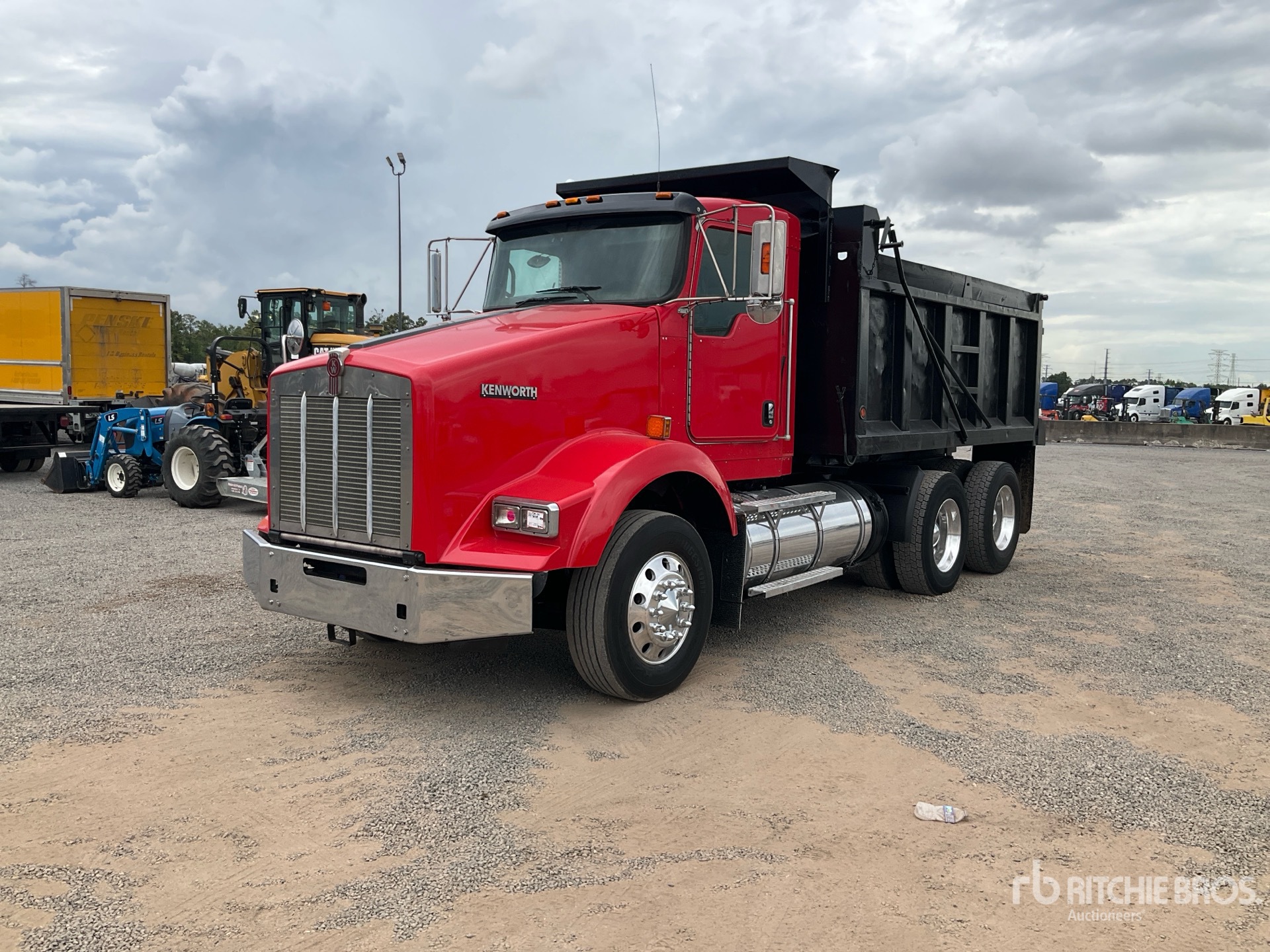 2011 Kenworth T800 6x4 T/A Dump Truck