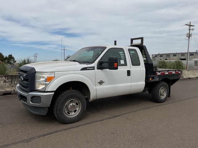 2016 Ford F-250 Super Duty XL 4x4 Extended Cab Flatbed Truck