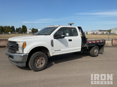 2017 Ford F-350 Super Duty XL 4x4 Extended Cab Flatbed Truck