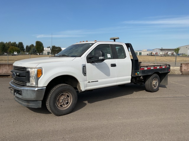 2017 Ford F-350 Super Duty XL 4x4 Extended Cab Flatbed Truck