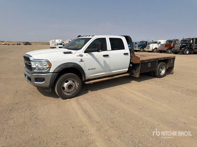 2022 Ram 5500 4x4 Crew Cab Ciężarówka z płaską platformą