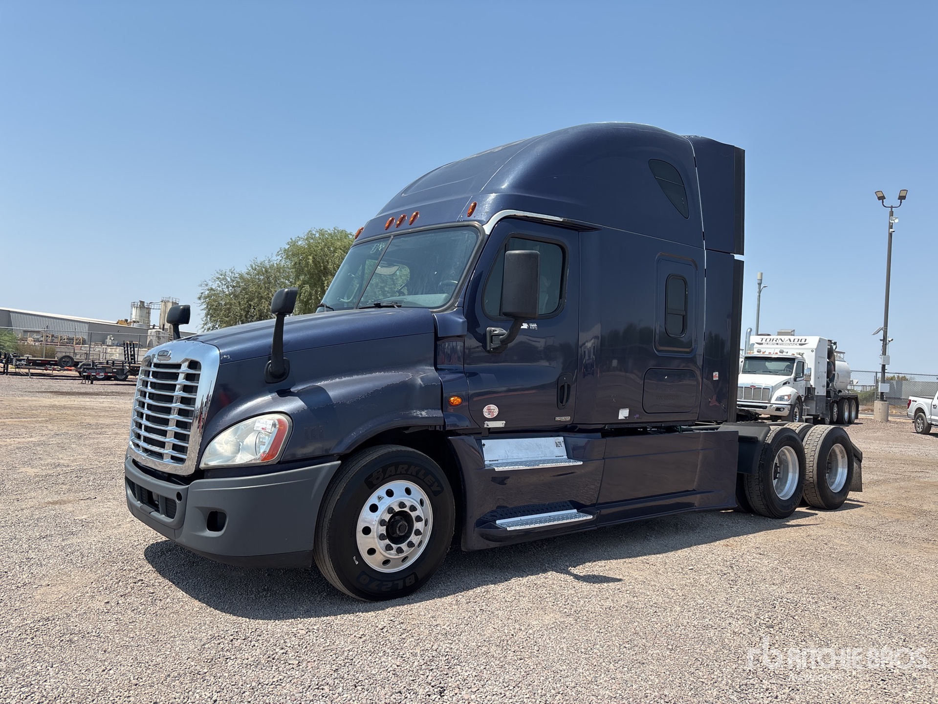 2016 Freightliner Cascadia 125 6x4 T/A Sleeper Truck Tractor