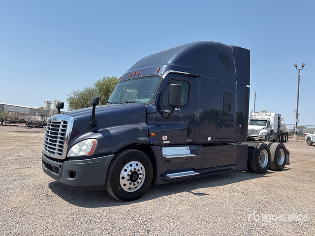 2016 Freightliner Cascadia 125 6x4 T/A Sleeper Truck Tractor