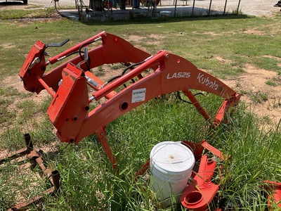 Kubota LA525 Front Loader Attachment (Inoperable)