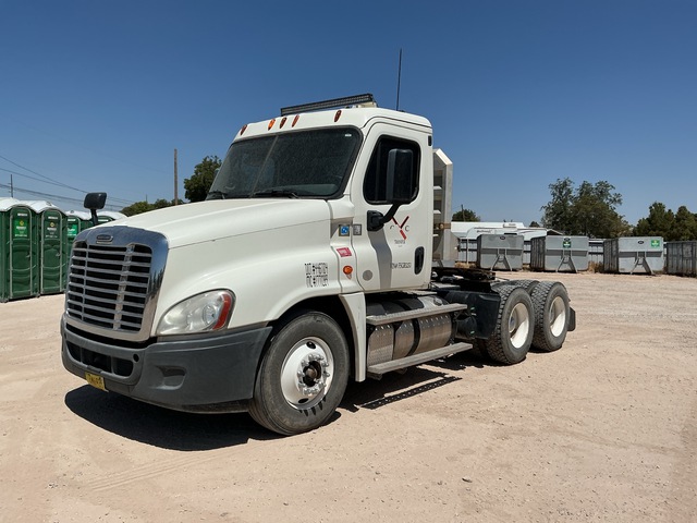 2015 Freightliner Cascadia 125 6x4 T/A Day Cab Truck Tractor