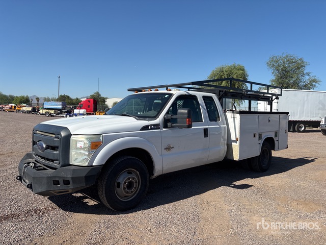 2013 Ford F-350 XL 4x2 Extended Cab Utility Truck