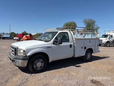 2005 Ford F-250 XL 4x2 Utility Truck