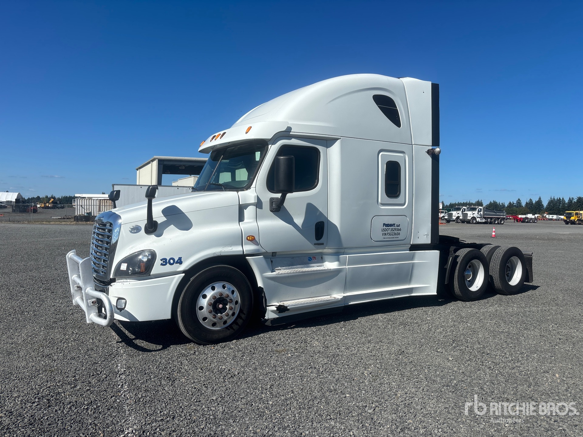 2015 Freightliner Cascadia 125 6x4 T/A Sleeper Truck Tractor