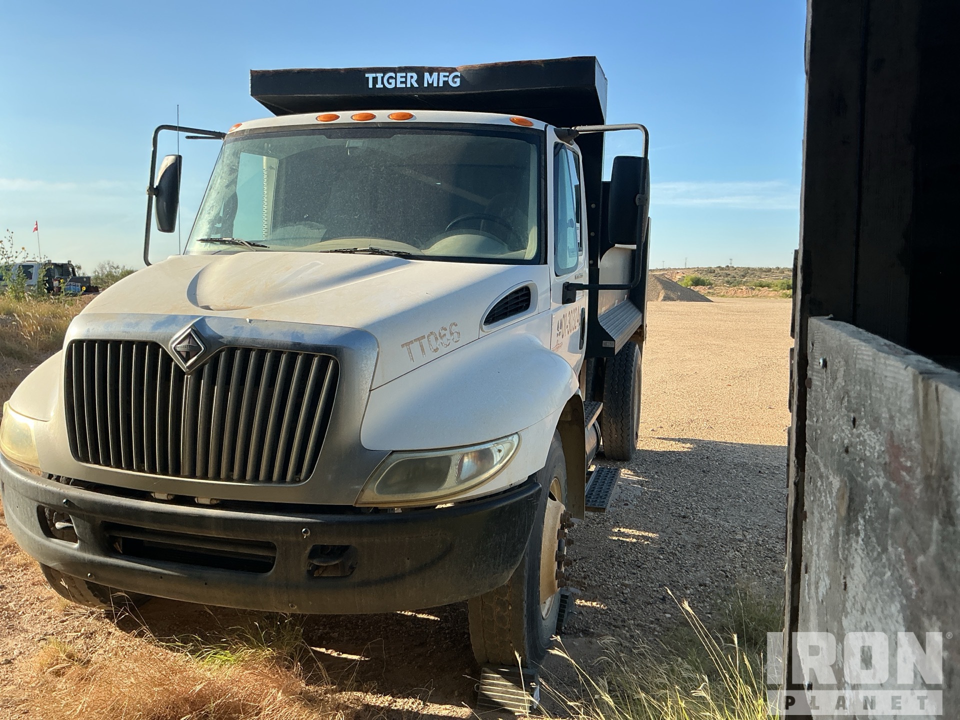 2005 International 4400 4x2 Cabine et châssis