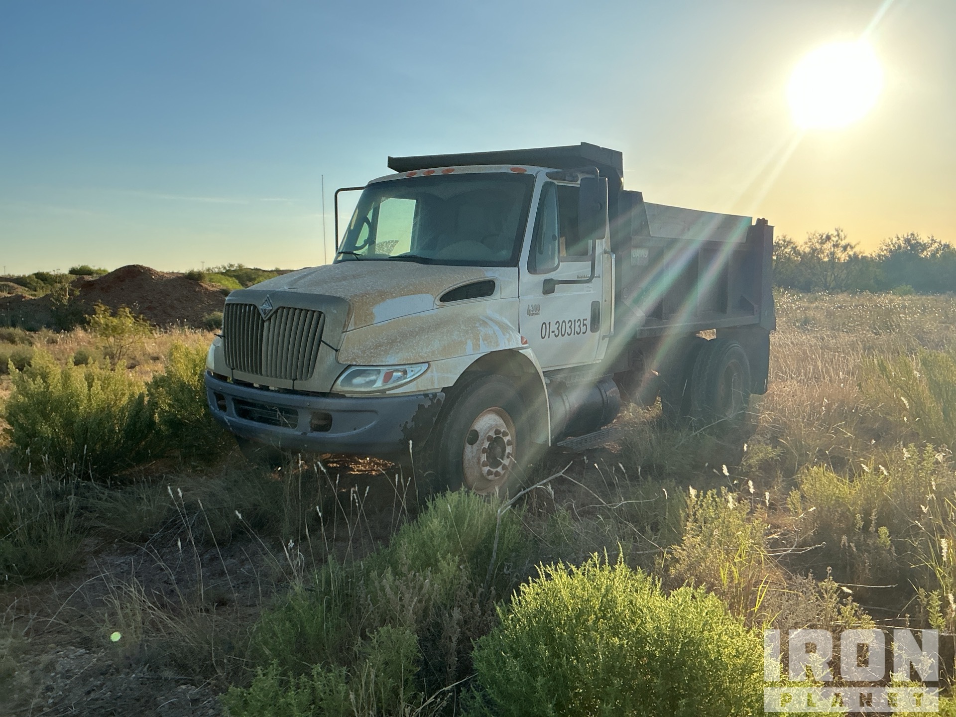 2007 International 4300 4x2 Cabine et châssis