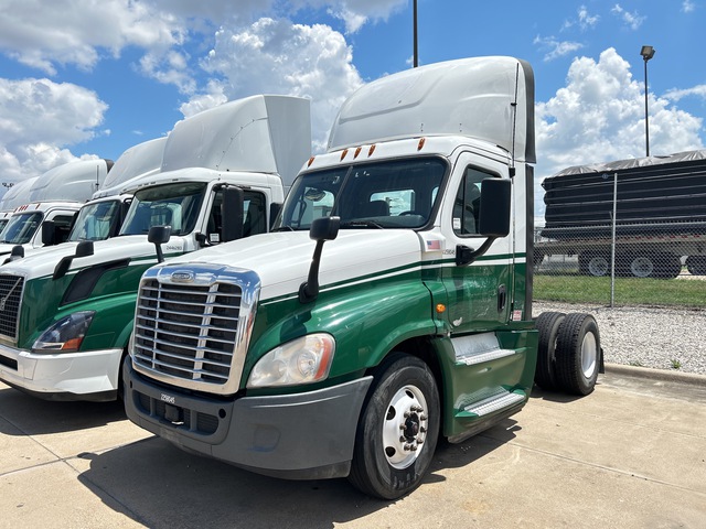 2018 Freightliner Cascadia 125 4x2 S/A Day Cab Truck Tractor (Inoperable)