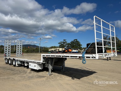 2012 MaxiTrans 13.4 m Tri/A Step Deck Trailer