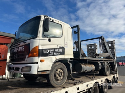 2004 Hino FD1 Hooklift Truck