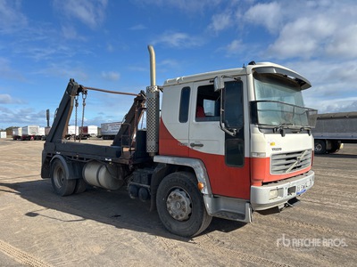 2003 Volvo FL6 4x2 Skip Truck