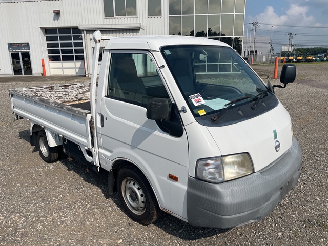 2011 年 Nissan VANETTE 4x2 Table Top Truck