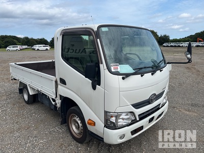 2017 年 Toyota DYNA 4x2 Table Top Truck