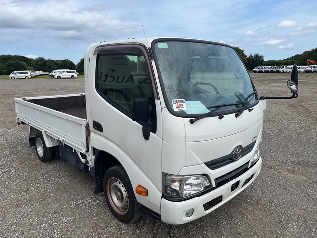 2017 年 Toyota DYNA 4x2 Table Top Truck