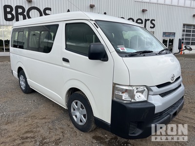 2015 Nissan NV350CARAVAN 10 Passenger Van