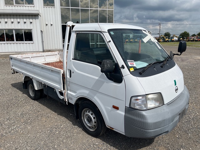 2011 年 Nissan VANETTE 4x2 Table Top Truck