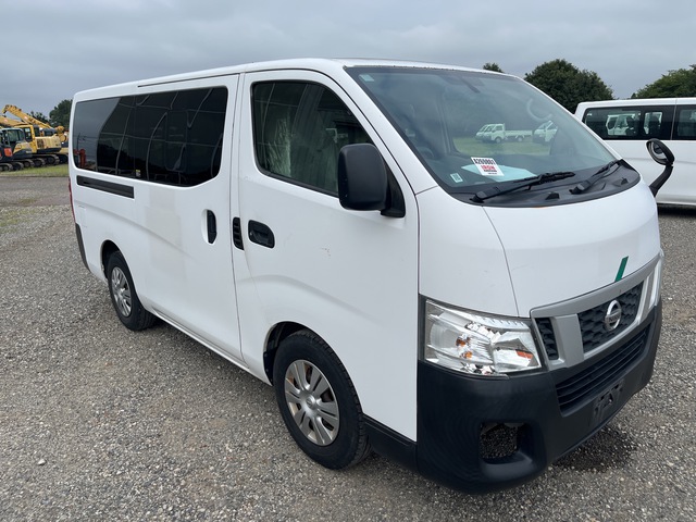 2015 年 Nissan NV350 Caravan Passenger Van